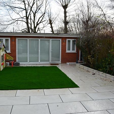 Cozy, Modern, Spacious 4 Bedroom House In London 罗姆福特 外观 照片