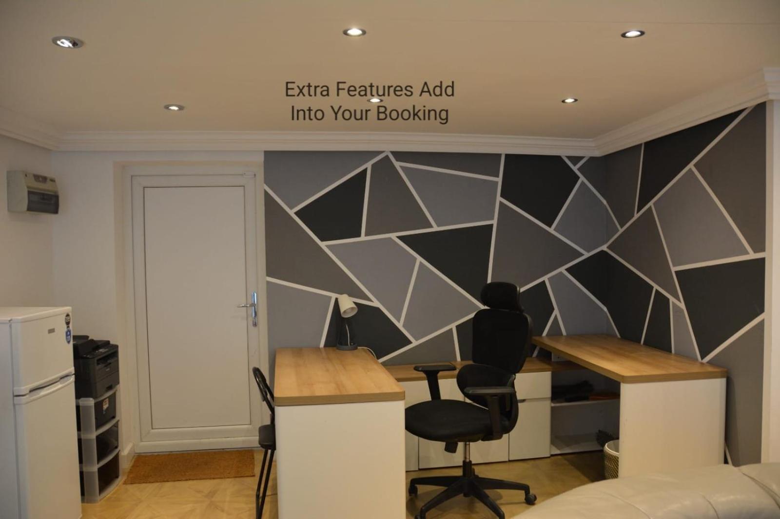 Cozy, Modern, Spacious 4 Bedroom House In London 罗姆福特 外观 照片