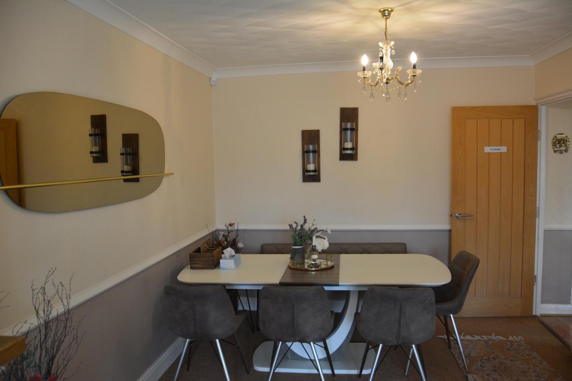 Cozy, Modern, Spacious 4 Bedroom House In London 罗姆福特 外观 照片
